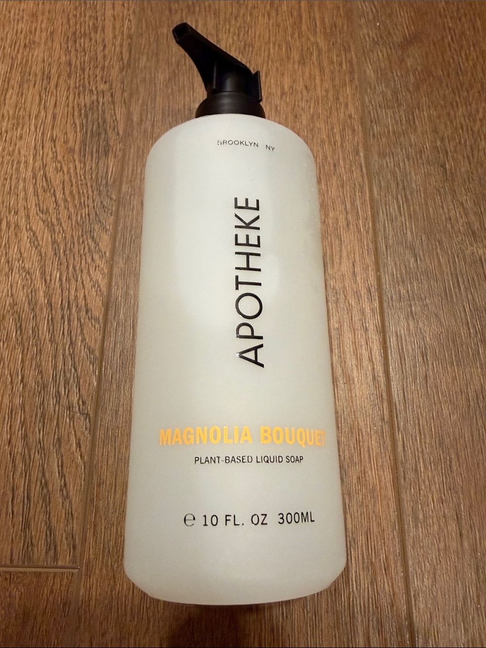 APOTHEKE Magnolia Bouquet Liquid Soap - White Bottle - Picture 2 of 4